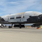 Transbordador Secreto X-37B Regresa a la Tierra después de 678 días en el espacio